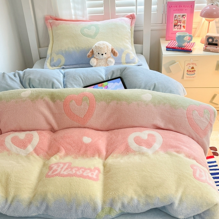 91家纺网 家纺一手货源 找家纺 川悦生活 2024新款立体雪花绒宿舍床笠款三件套四件套 彩虹爱语蓝