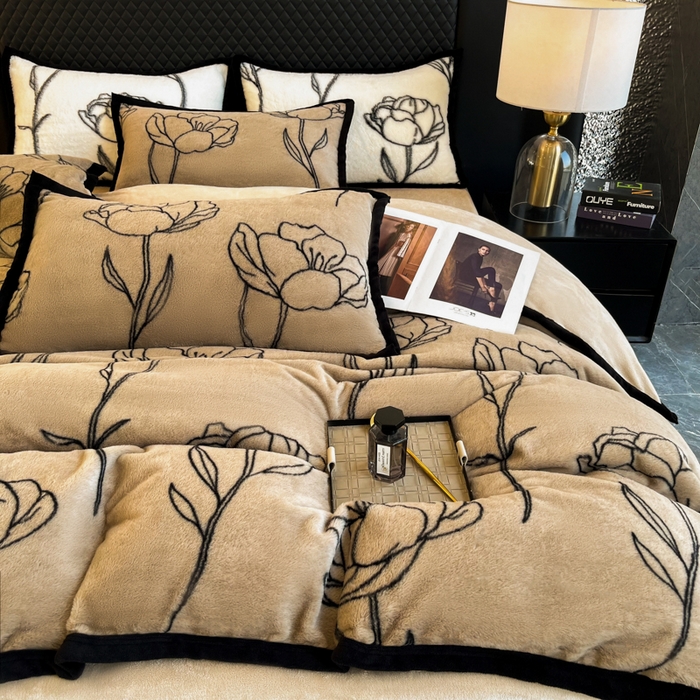 91家纺网 家纺一手货源 找家纺 慕尚家纺 2025新款宽包边高克重兔兔绒牛奶绒加厚保暖法式系列四件套 兔毛-玫瑰-咖