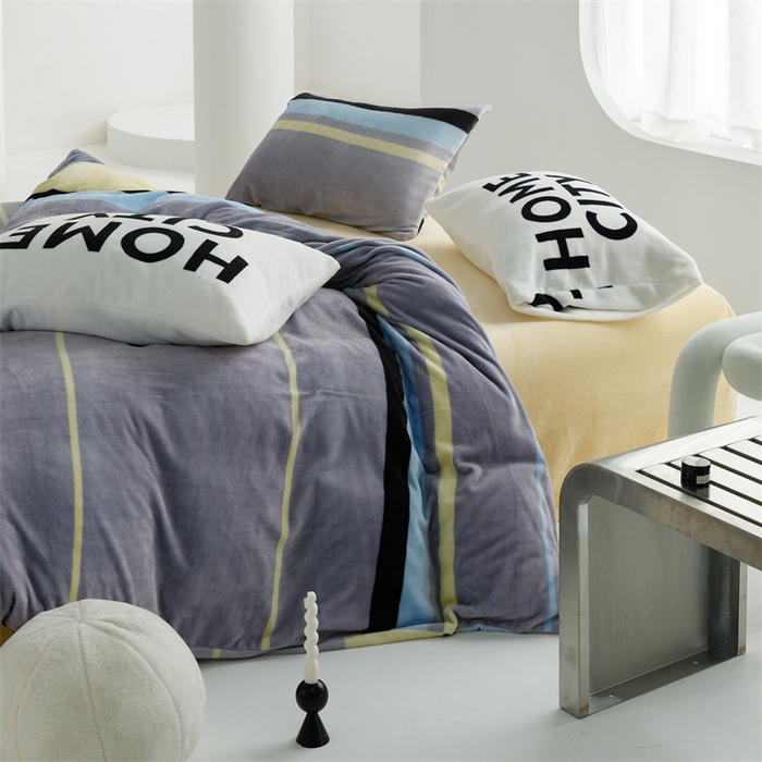 91家纺网 家纺一手货源 找家纺 红粉佳人 2025新款小清新双面牛奶绒四件套简约条纹