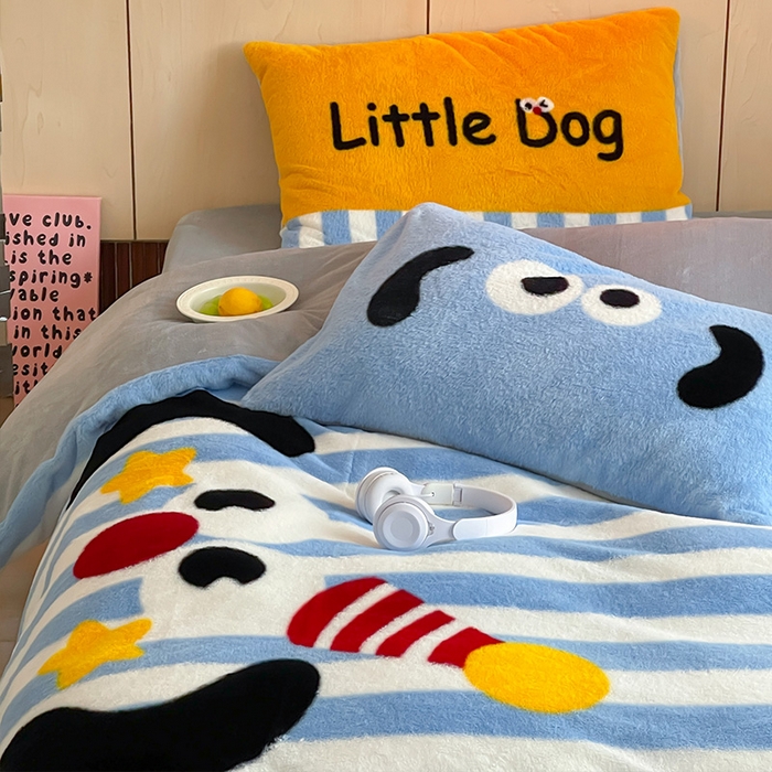 91家纺网 家纺一手货源 找家纺 安哆啦家纺 2024新款兔毛绒大版卡通牛奶绒兔兔绒印花四件套 圣诞狗