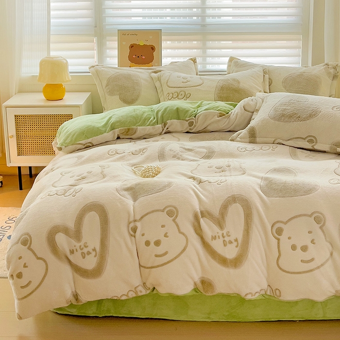 91家纺网 家纺一手货源 找家纺 2024新款加厚雪花绒印花四件套-风格二（提供卖家秀） 爱心熊(绿)