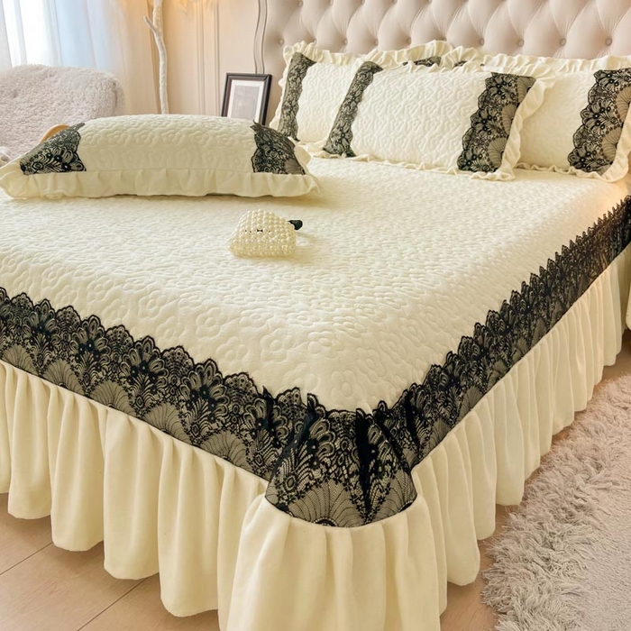 91家纺网 家纺一手货源 找家纺 恋尚 2024新款牛奶绒夹棉床盖纯色蕾丝边牛奶绒床盖 洛丽塔 米色