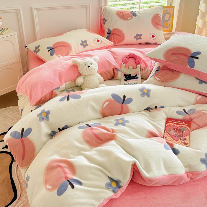 91家纺网 家纺一手货源 找家纺 简宜家居 2025新款牛奶绒印花四件套 蜜桃味女孩