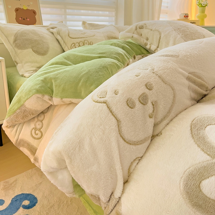 91家纺网 家纺一手货源 找家纺 2024新款加厚雪花绒印花单件被套-风格二（提供卖家秀 ） 爱心熊(绿)