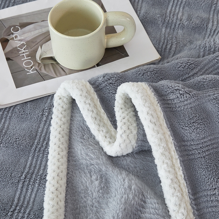 91家纺网 家纺一手货源 找家纺 2024新款仿兔绒泡泡绒毛毯家用四季毯 条纹人生 星辰灰