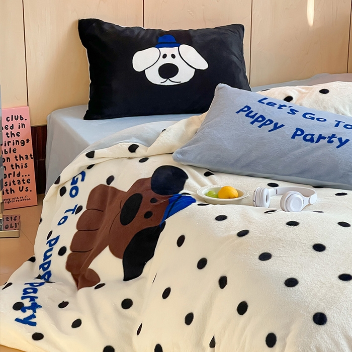 91家纺网 家纺一手货源 找家纺 安哆啦家纺 2024新款兔毛绒大版卡通牛奶绒兔兔绒印花四件套 小狗点点