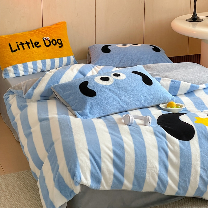 91家纺网 家纺一手货源 找家纺 安哆啦家纺 2024新款兔毛绒大版卡通牛奶绒兔兔绒印花四件套 圣诞狗