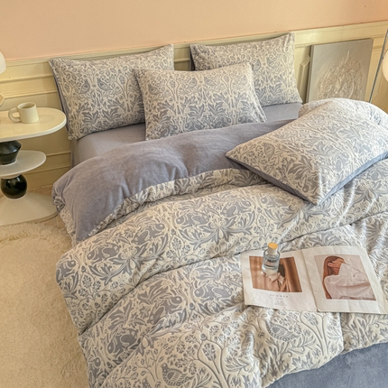 91家纺网 家纺一手货源 找家纺 大境 2024新款8斤A类230克牛奶绒提花烂花四件套床笠款床单款 可可西里 灰蓝