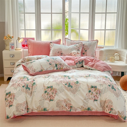 91家纺网 家纺一手货源 找家纺 总红粉佳人新款小清新卡通贝壳边三角针棉加绒四件套工艺款牛奶绒四件套