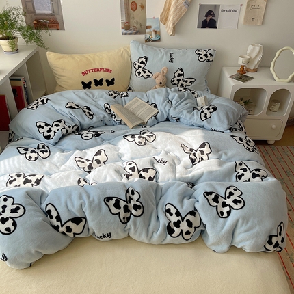 91家纺网 家纺一手货源 找家纺 2024新款A类ins少女小清新蝴蝶爱心蝴蝶结毛巾绣混搭牛奶绒系列四件套 绒毛巾绣-奶牛蝴蝶蓝