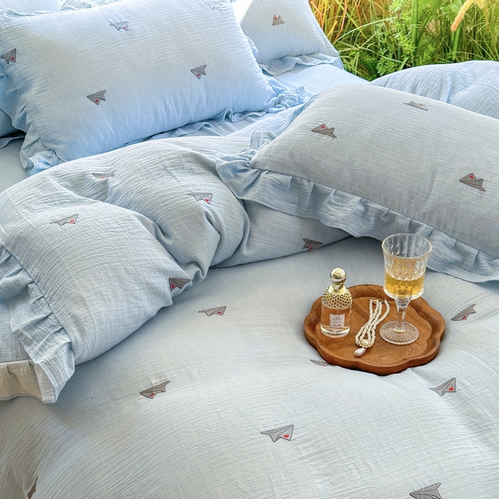 91家纺网 家纺一手货源 找家纺 2025新品全棉色织皱皱纱刺绣款四件套 童年