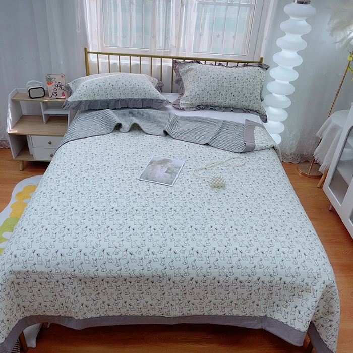 91家纺网 家纺一手货源 找家纺 暖居 2024新款包边豆豆被床盖四件套 兔耳朵