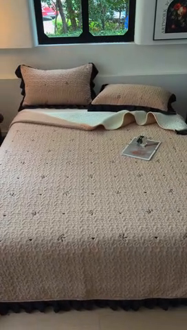 91家纺网 家纺一手货源 找家纺 美梦家纺 2024新款牛奶绒法式绣花夹棉床盖 绒蝴蝶结·卡其色