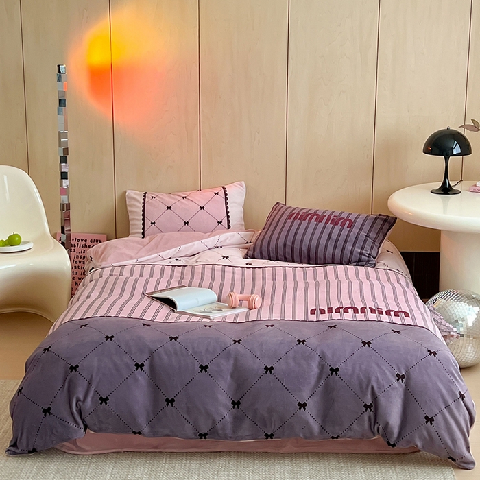 91家纺网 家纺一手货源 找家纺 昔可家纺 2024新款大版数码印花设计师牛奶绒四件套 缪斯女孩