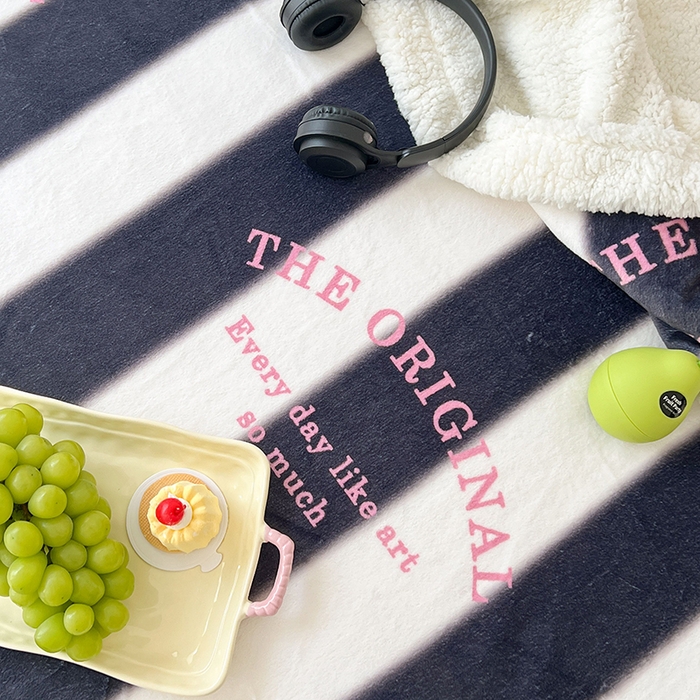 91家纺网 家纺一手货源 找家纺 昔可家纺 2024新款羊羔绒牛奶绒毛毯系列（三）-场景二-少女风系列 甜酷字母