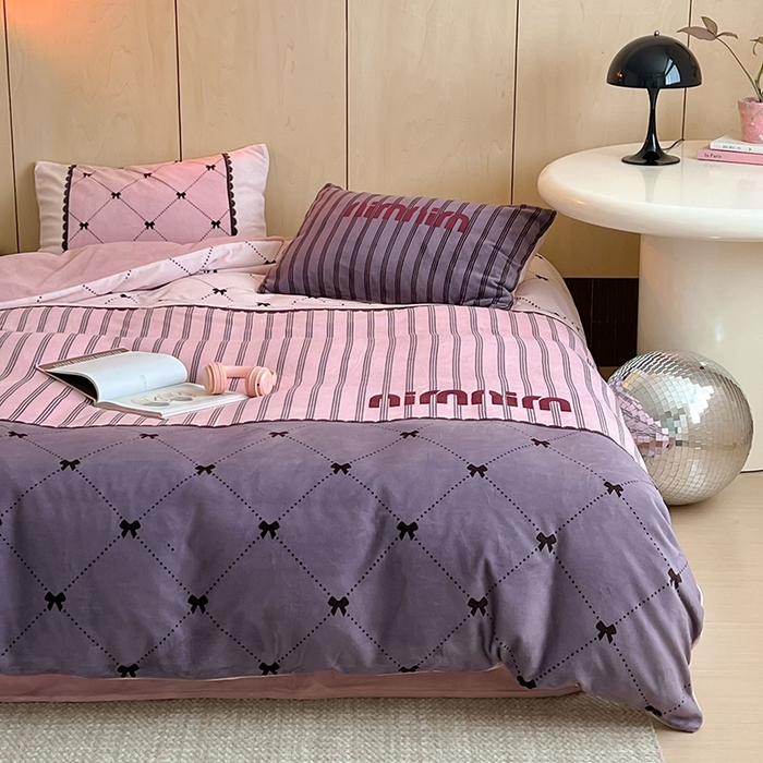 91家纺网 家纺一手货源 找家纺 昔可家纺 2024新款大版数码印花设计师牛奶绒四件套 缪斯女孩