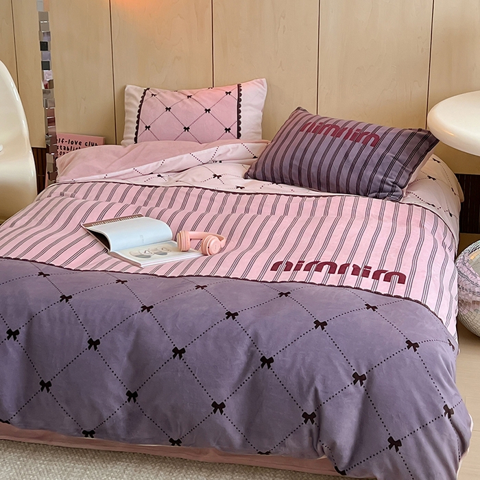 91家纺网 家纺一手货源 找家纺 昔可家纺 2024新款大版数码印花设计师牛奶绒四件套 缪斯女孩