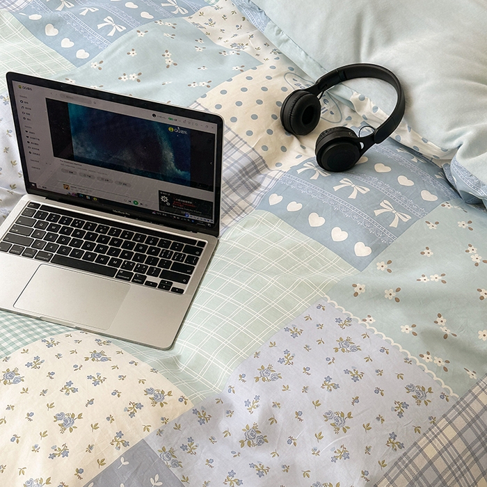 91家纺网 家纺一手货源 找家纺 昔可家纺 2024新款秋冬新款棉加牛奶绒四件套 拼接蓝色碎花