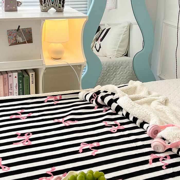 91家纺网 家纺一手货源 找家纺 昔可家纺 2024新款羊羔绒牛奶绒毛毯系列（三）-场景二-少女风系列 黑粉芭蕾蝴蝶结