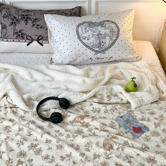 91家纺网 家纺一手货源 找家纺 昔可家纺 2024新款羊羔绒牛奶绒毛毯系列（三）-场景二-复古花卉系列 复古蝴蝶