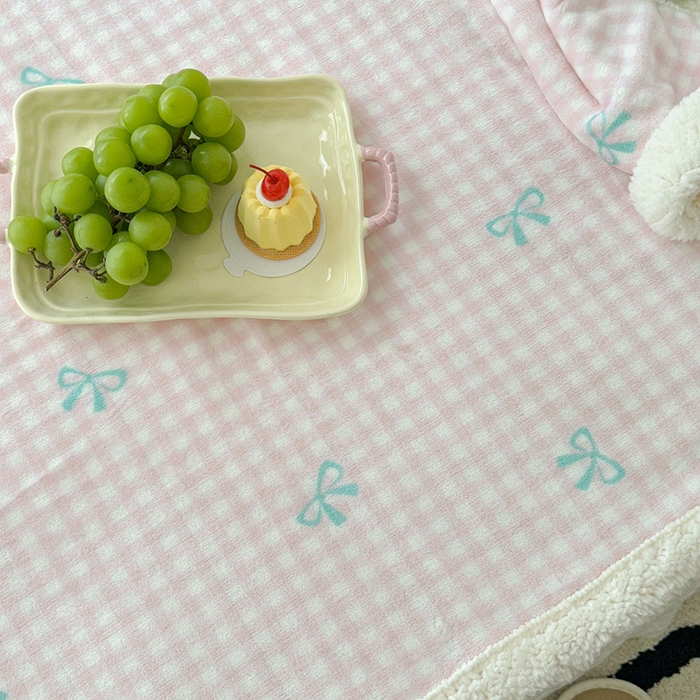 91家纺网 家纺一手货源 找家纺 昔可家纺 2024新款羊羔绒牛奶绒毛毯系列（三）-场景二-少女风系列 粉格蝴蝶结