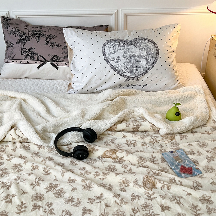 91家纺网 家纺一手货源 找家纺 昔可家纺 2024新款羊羔绒牛奶绒毛毯系列（三）-场景二-复古花卉系列 复古蝴蝶