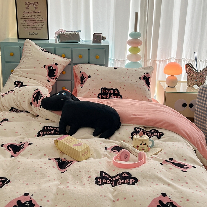 91家纺网 家纺一手货源 找家纺 昔可家纺 2024新款印花牛奶绒四件套系列-卡通系列 晚安猫猫