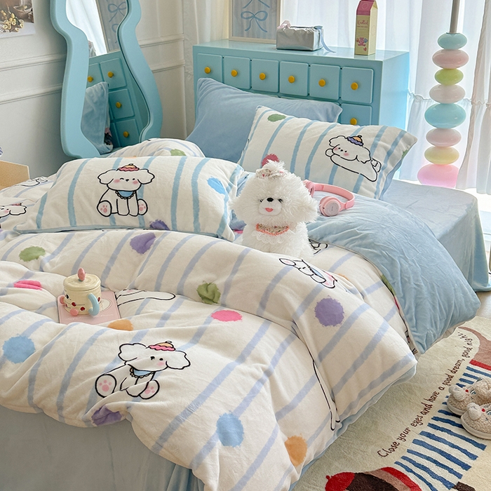 91家纺网 家纺一手货源 找家纺 昔可家纺 2024新款印花牛奶绒四件套系列-卡通系列 蓝波纹奶狗