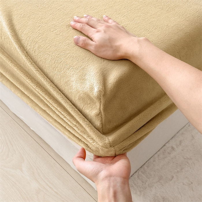 91家纺网 家纺一手货源 找家纺 眠帛家居 2024新款纯色高克重牛奶绒单床笠 米驼