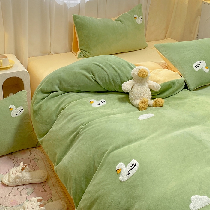 91家纺网 家纺一手货源 找家纺 （总）眠帛家居 2024新款高克重双拼牛奶绒毛巾绣四件套