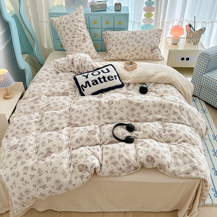 91家纺网 家纺一手货源 找家纺 昔可家纺 2024新款印花牛奶绒四件套系列-复古小清新系列 复古蝴蝶