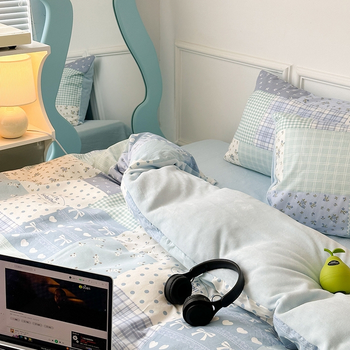 91家纺网 家纺一手货源 找家纺 昔可家纺 2024新款秋冬新款棉加牛奶绒四件套 拼接蓝色碎花