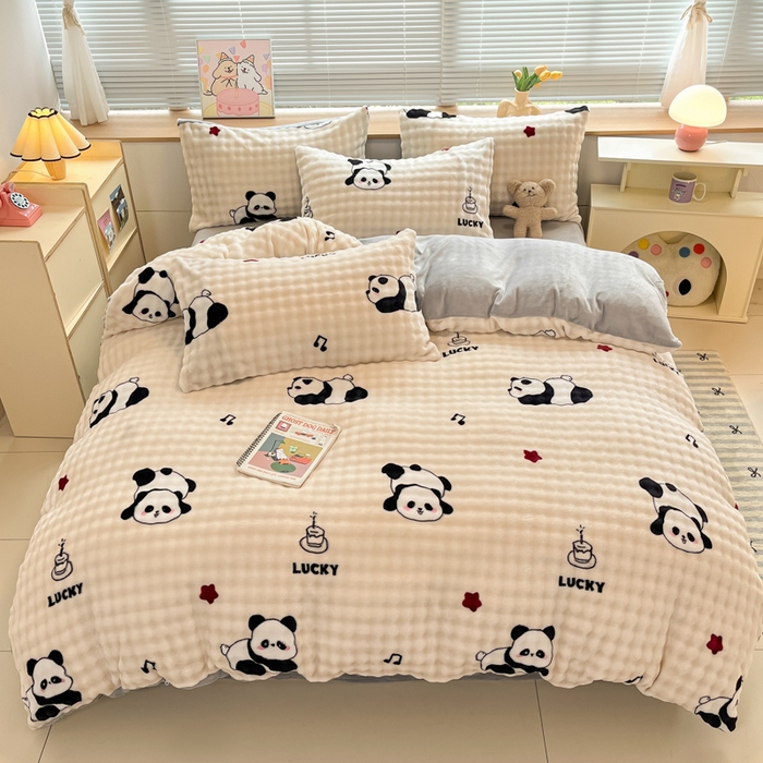 91家纺网 家纺一手货源 找家纺 梵克保罗 2024秋冬新款加厚泡泡牛奶绒数码印花工艺立体仿兔毛四件套 音乐熊猫