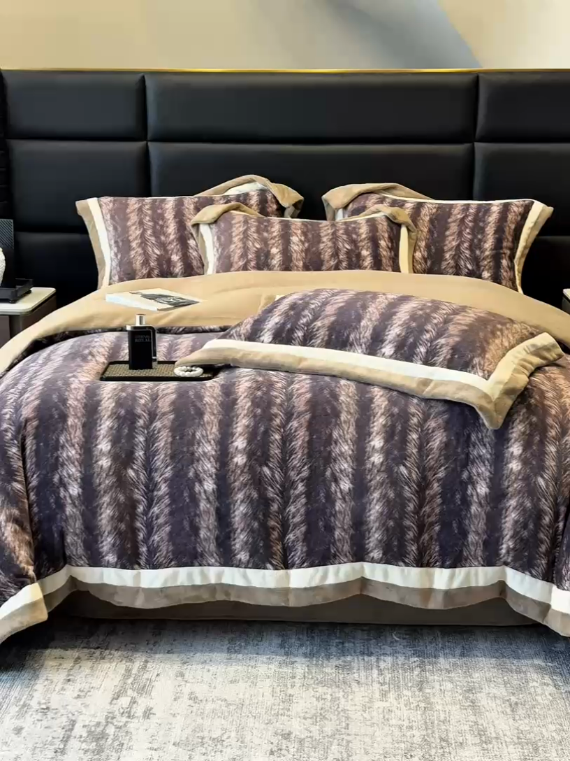 91家纺网 家纺一手货源 找家纺 凡客家居 2024新款高克重牛奶绒数码印花双拼角四件套 艾瑞尔