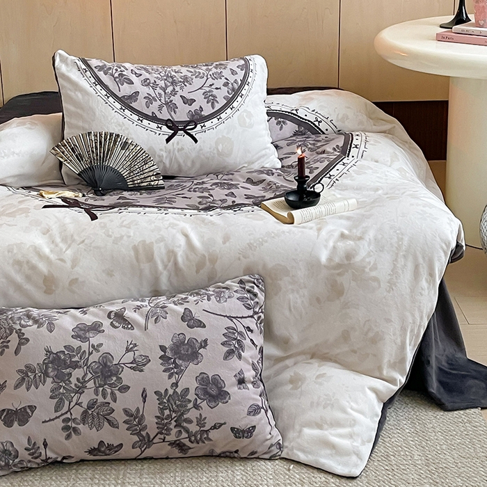 91家纺网 家纺一手货源 找家纺 昔可家纺 2024新款大版数码印花设计师牛奶绒四件套 法式花园