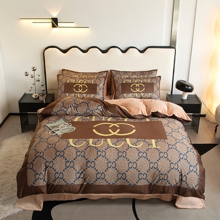 91家纺网 家纺一手货源 找家纺 色鬼布艺 2024新款婴儿绒数码印花牛奶绒四件套仿大牌直播爆款网红款 经典咖