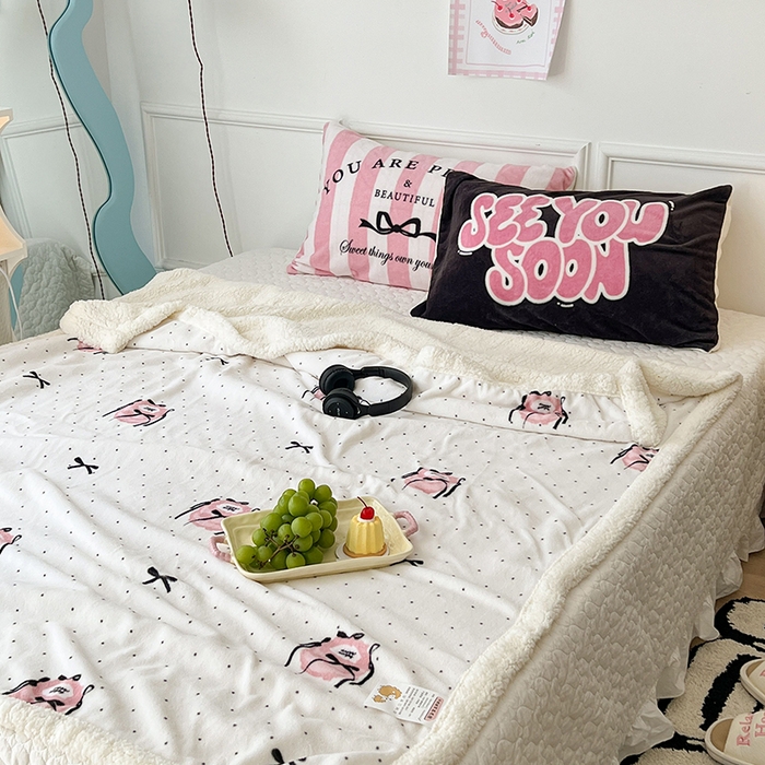 91家纺网 家纺一手货源 找家纺 昔可家纺 2024新款羊羔绒牛奶绒毛毯系列（三）-场景二-ins风系列 芭蕾蛋糕