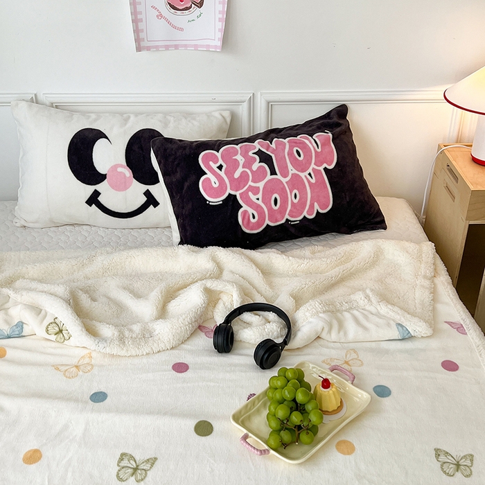 91家纺网 家纺一手货源 找家纺 昔可家纺 2024新款羊羔绒牛奶绒毛毯系列（三）-场景二-复古花卉系列 波点彩色蝴蝶