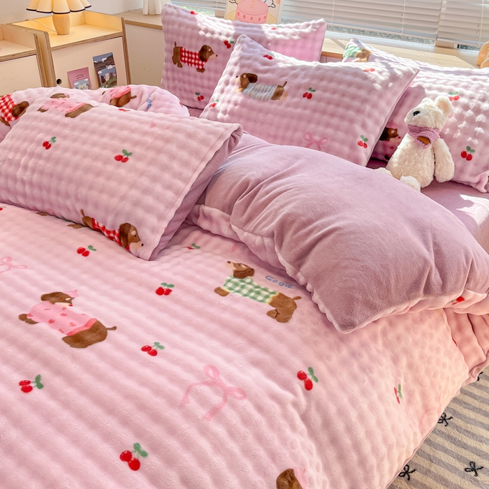 91家纺网 家纺一手货源 找家纺 梵克保罗 2024秋冬新款加厚泡泡牛奶绒数码印花工艺立体仿兔毛四件套 狗狗乐园浅紫