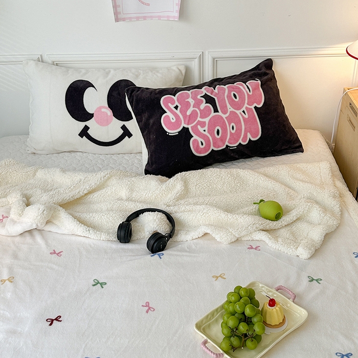 91家纺网 家纺一手货源 找家纺 昔可家纺 2024新款羊羔绒牛奶绒毛毯系列（三）-场景二-少女风系列 多巴胺蝴蝶结