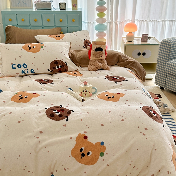 91家纺网 家纺一手货源 找家纺 昔可家纺 2024新款印花牛奶绒四件套系列-卡通系列 小熊曲奇