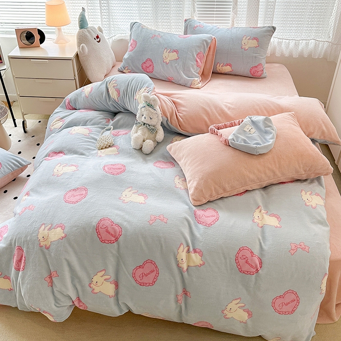 91家纺网 家纺一手货源 找家纺 昔可家纺 2024新款印花牛奶绒四件套系列-2023年热款系列 萝莉爱心兔