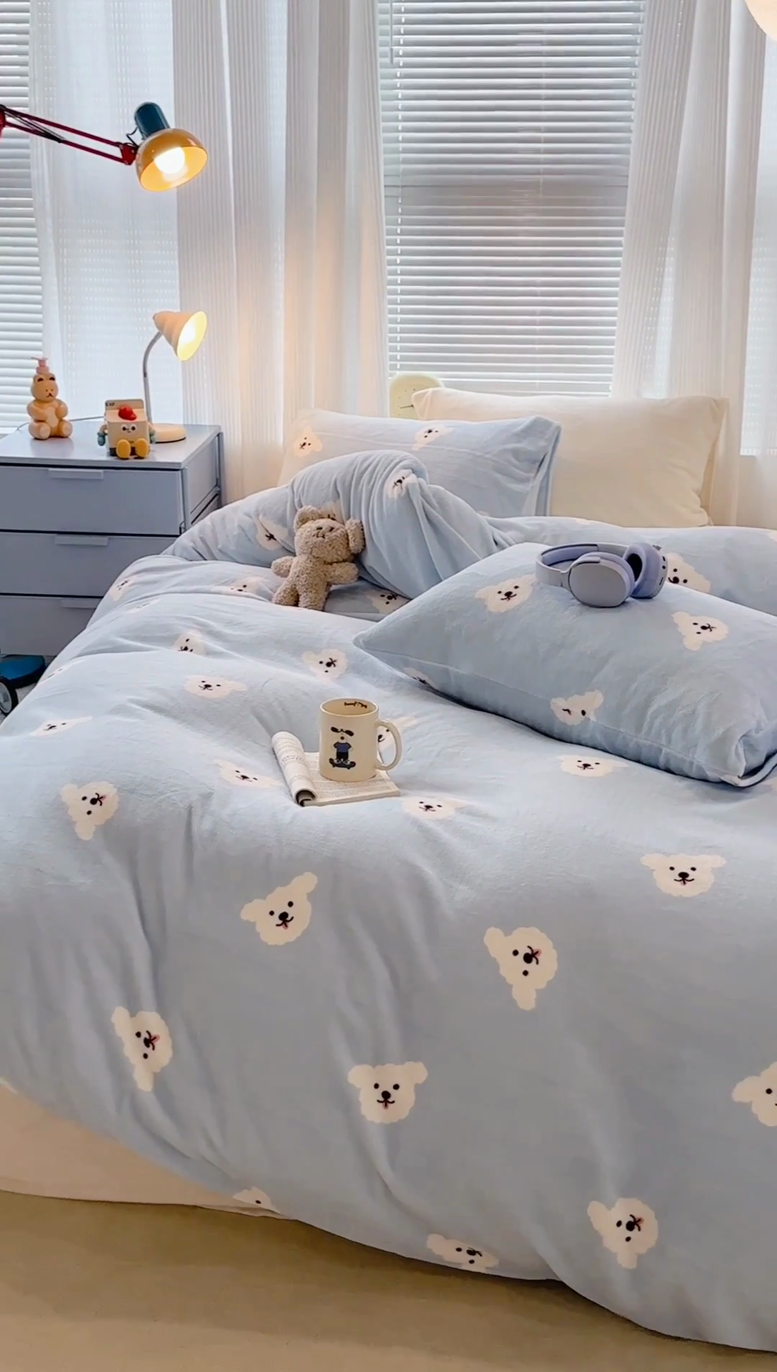 91家纺网 家纺一手货源 找家纺 昔可家纺 2024新款印花牛奶绒四件套系列-2023年热款系列 蓝底小白熊