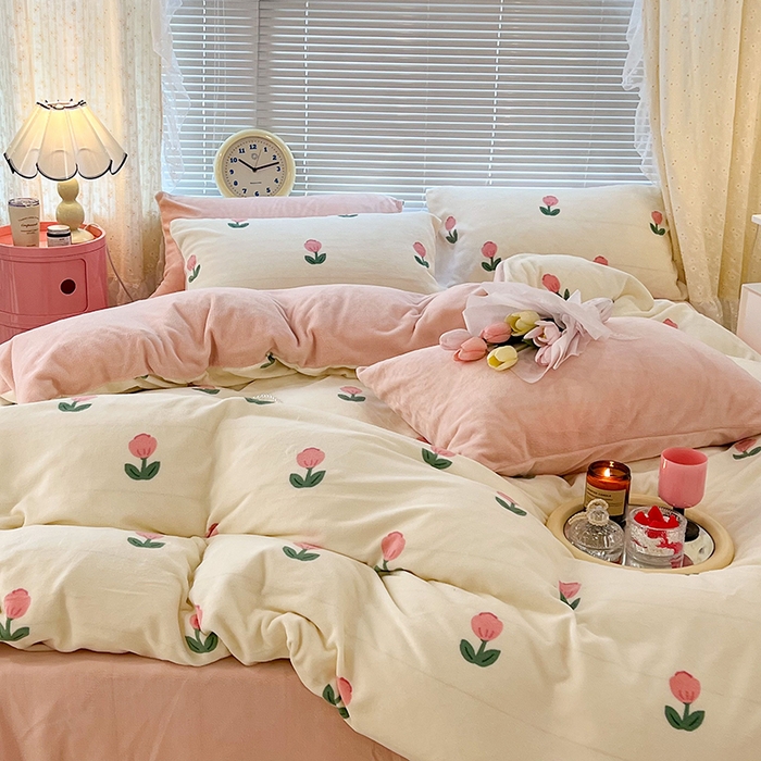 91家纺网 家纺一手货源 找家纺 昔可家纺 2024新款印花牛奶绒四件套系列-2023年热款系列 粉嫩小郁金2