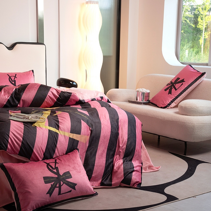 91家纺网 家纺一手货源 找家纺 色鬼布艺 2024新款婴儿绒数码印花牛奶绒四件套仿大牌直播爆款网红款 反转巴黎