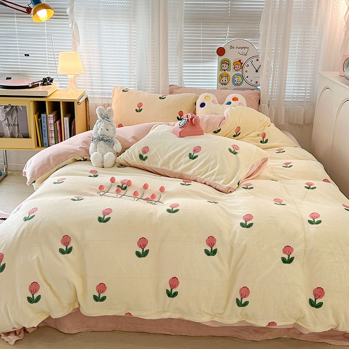 91家纺网 家纺一手货源 找家纺 昔可家纺 2024新款印花牛奶绒四件套系列-2023年热款系列 粉嫩小郁金