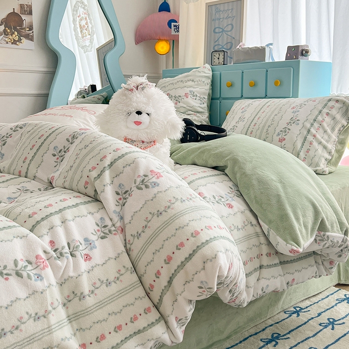 91家纺网 家纺一手货源 找家纺 昔可家纺 2024新款印花牛奶绒四件套系列-复古小清新系列 琉璃花语 绿