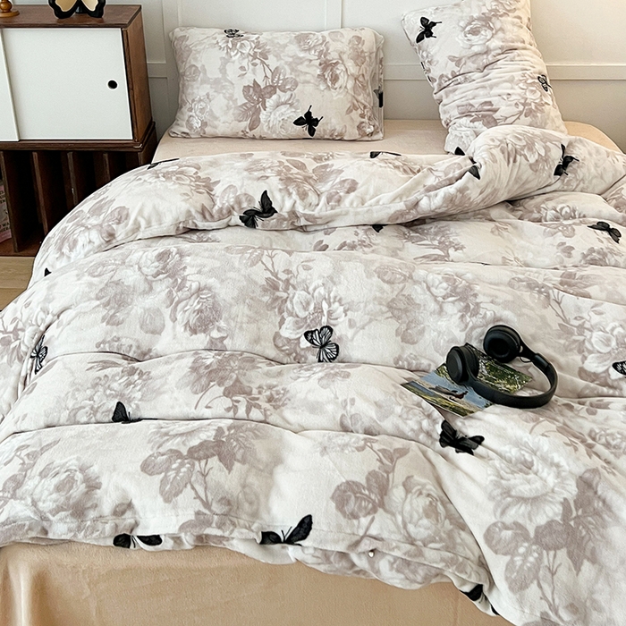 91家纺网 家纺一手货源 找家纺 昔可家纺 2024新款印花牛奶绒四件套系列-复古小清新系列 水墨花蝴蝶