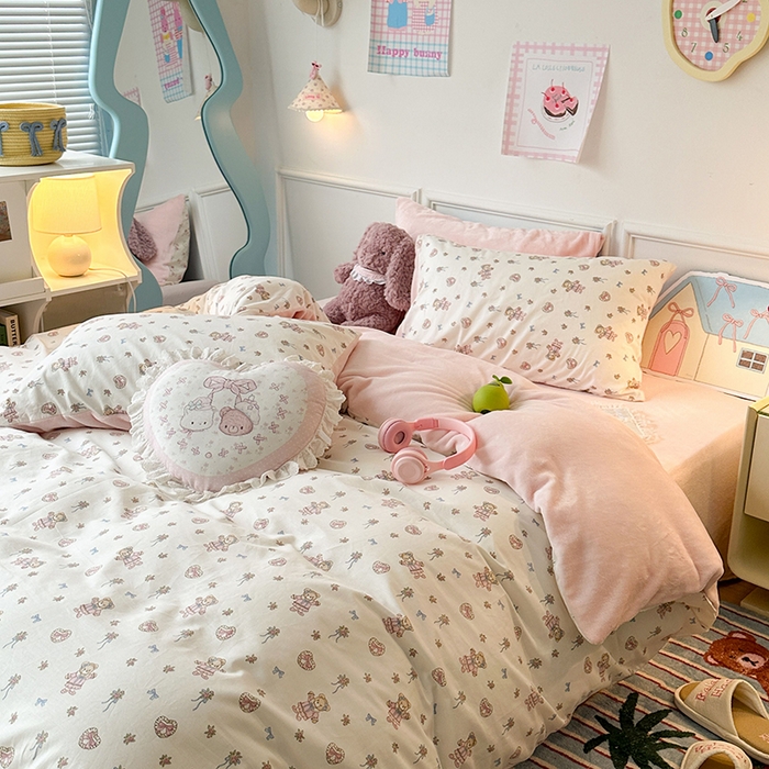 91家纺网 家纺一手货源 找家纺 昔可家纺 2024新款秋冬新款棉加牛奶绒四件套 萝莉小粉熊