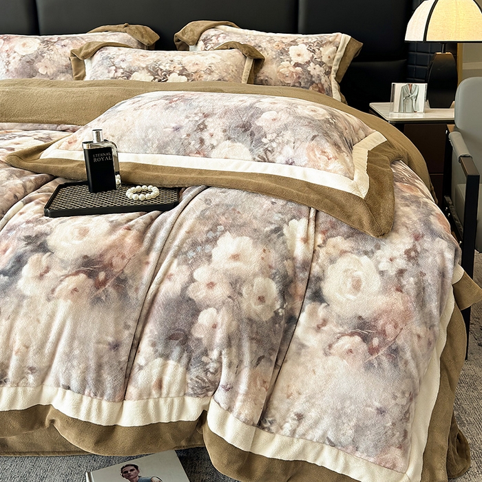 91家纺网 家纺一手货源 找家纺 凡客家居 2024新款高克重牛奶绒数码印花双拼角四件套 赫莲娜